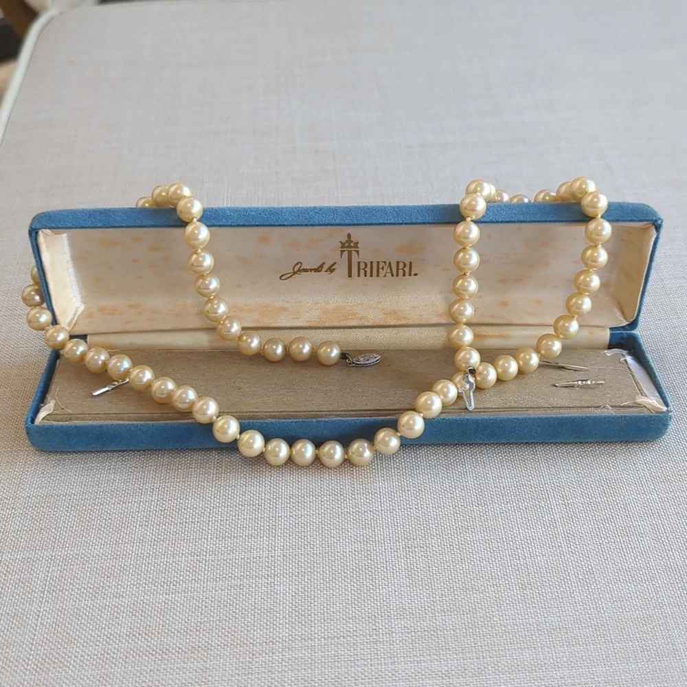 Vintage Trifari Pearl Necklace - Single Strand Knotted - Original Box - Picture 3 of 6